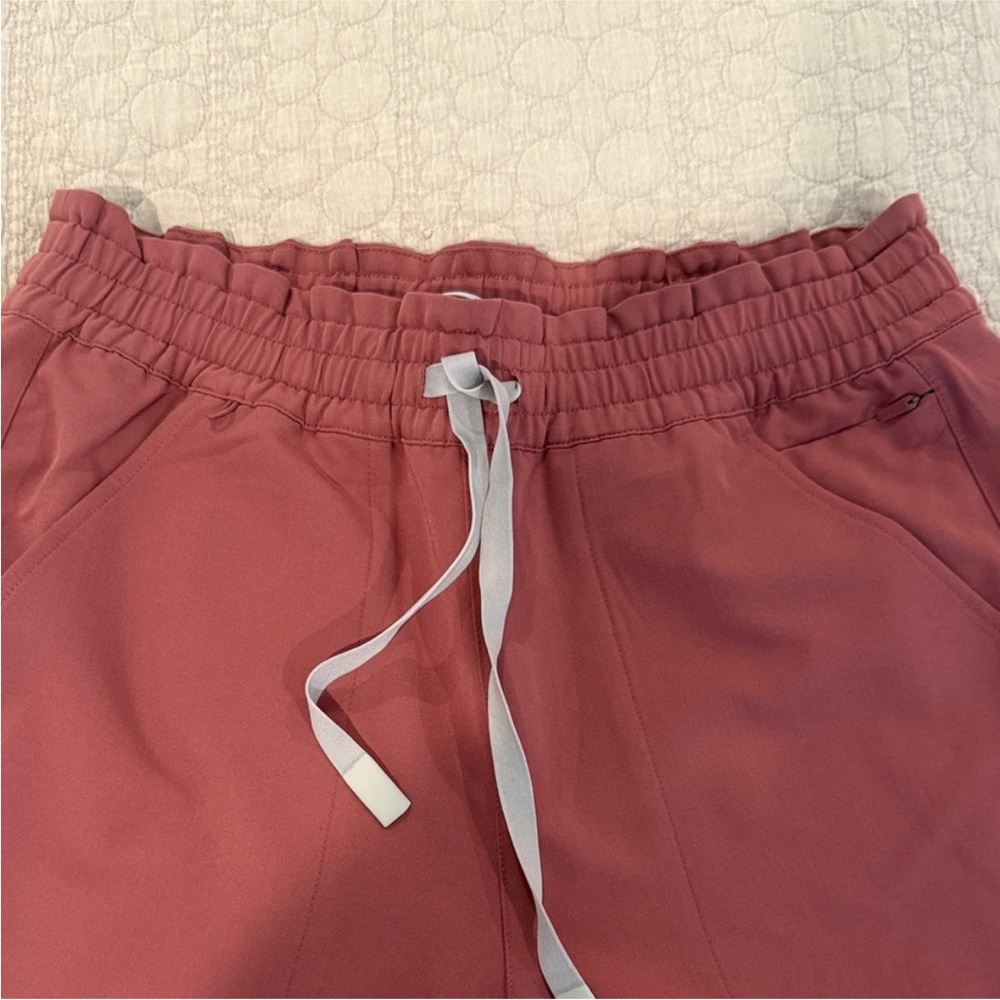 MATCHING SET Figs Oran top and Regina joggers - Mauve - Picture 9 of 11